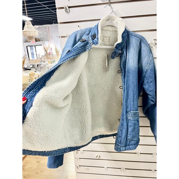 NWT Guess Lana Sherpa-Lined Long Sleeve Trucker Jacket Noka Wash Women's Size XS - Picture 3 of 8